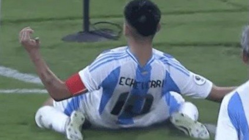 Sub-20: con sendos dobletes del "diablito" Echeverri y de Carrizo, Argentina venció a Uruguay y lidera